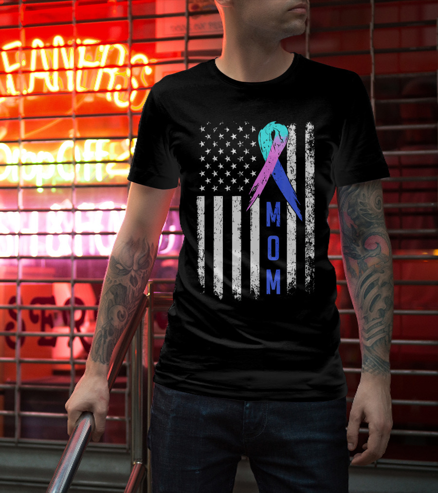 Mom American Flag Thyroid Cancer Awareness T-Shirt
