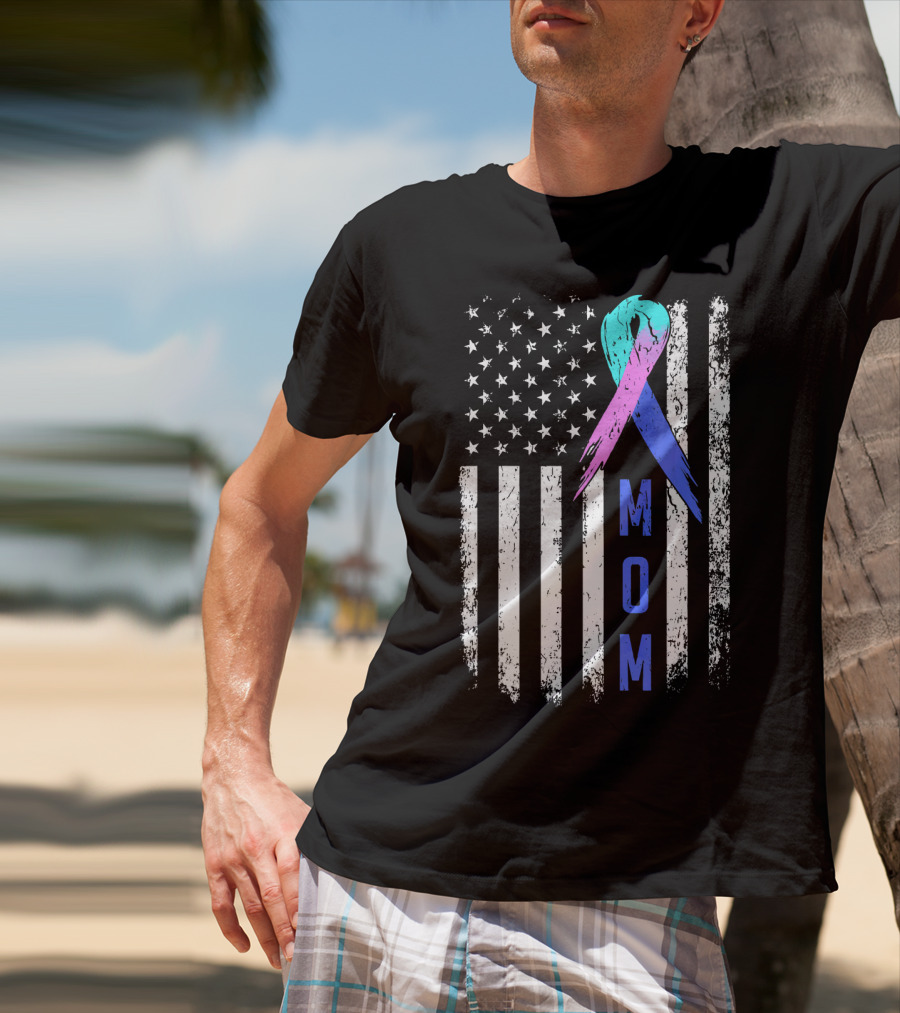 Mom American Flag Thyroid Cancer Awareness T-Shirt