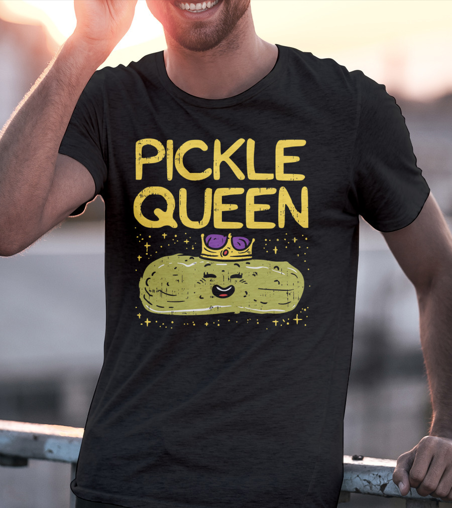PICKLE QUEEN Funny Cartoon Pickle Wearing Crown And Sunglasses T-Shirt