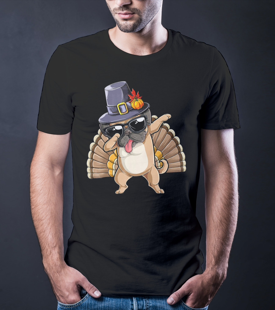 Thanksgiving Pug Dabbing With Pilgrim Hat And Turkey Feathers T-Shirt