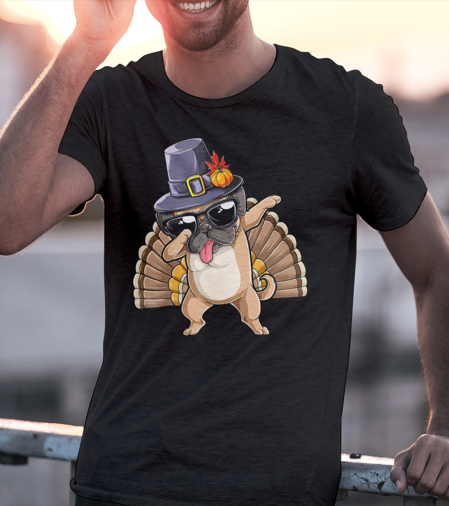 Thanksgiving Pug Dabbing With Pilgrim Hat And Turkey Feathers T-Shirt