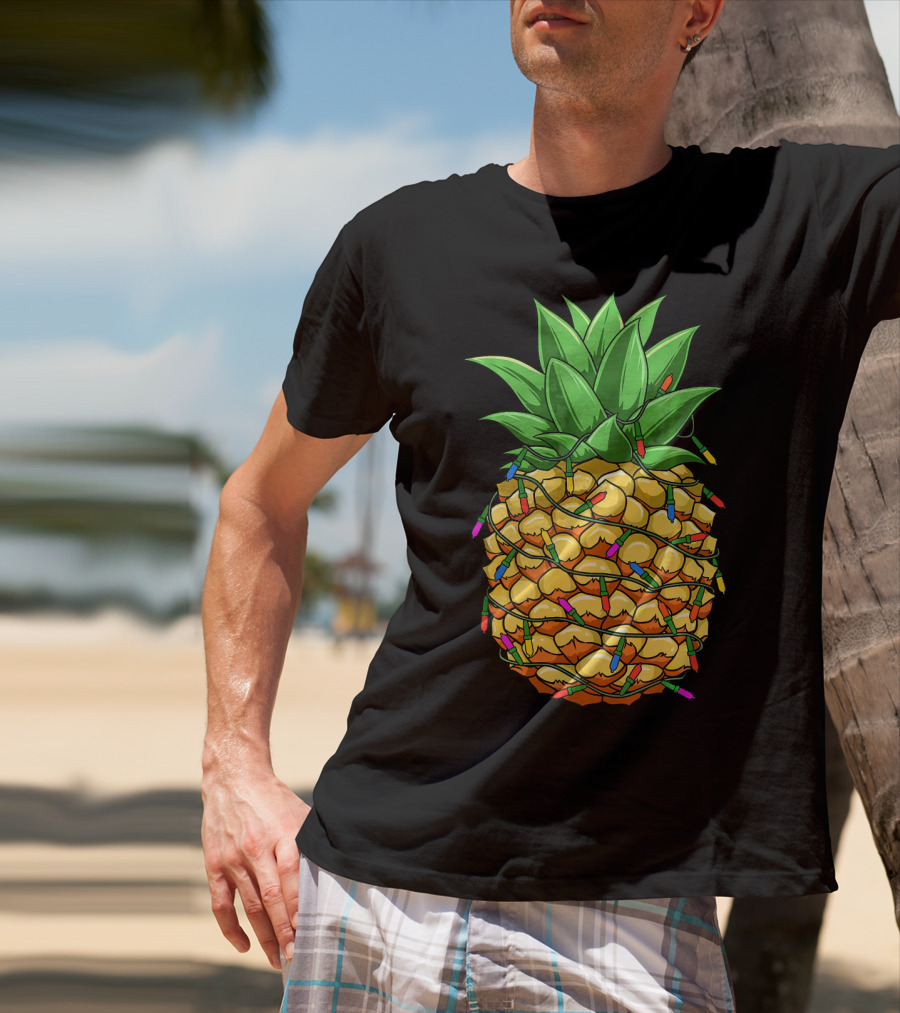Pineapple Wrapped With Christmas String Lights Mele Hawaiian Holiday Fun T-Shirt