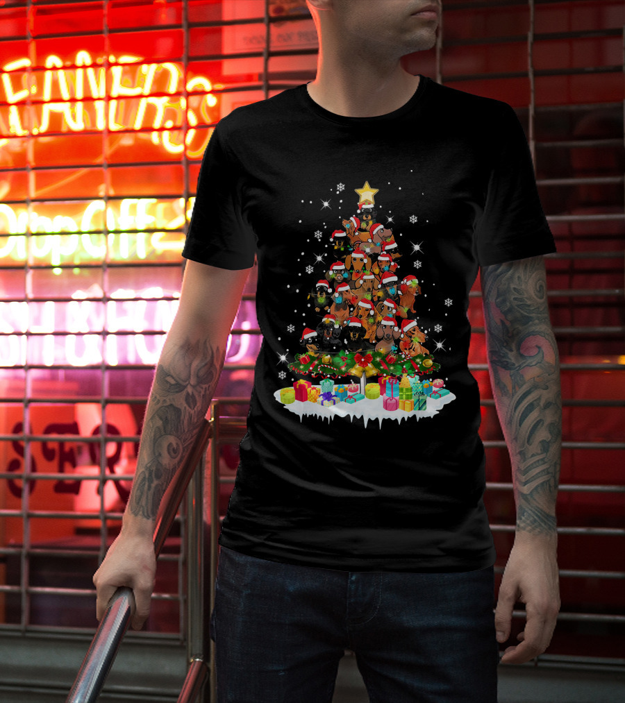 Funny Dachshund Christmas Tree With Santa Hats And Presents T-Shirt