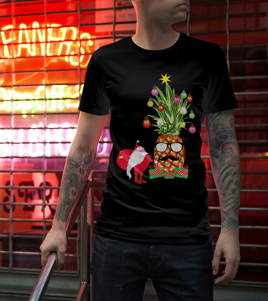 Santa Pineapple Christmas Tree With Gifts And Ornaments T-Shirt