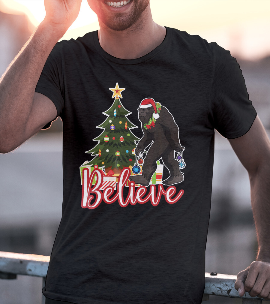 Believe Bigfoot Christmas Funny Holiday Scene T-Shirt