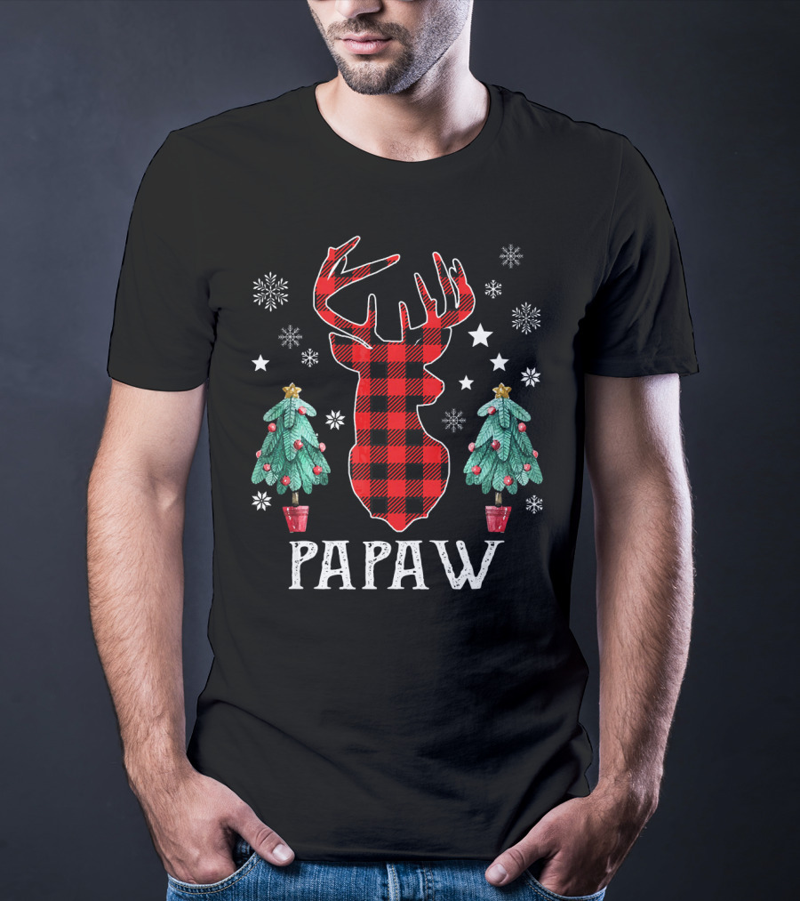 Papaw Plaid Reindeer Christmas Trees And Snowflakes Family Fun T-Shirt