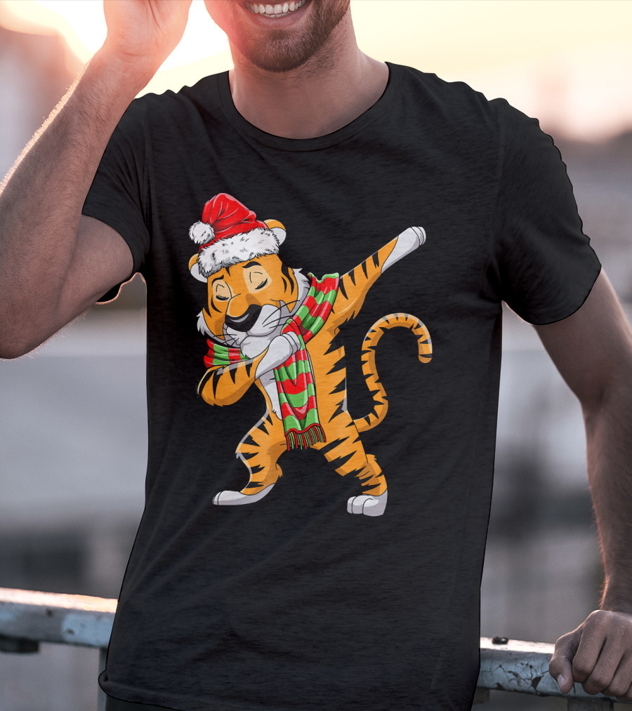 Dabbing Santa Tiger With Christmas Scarf T-Shirt