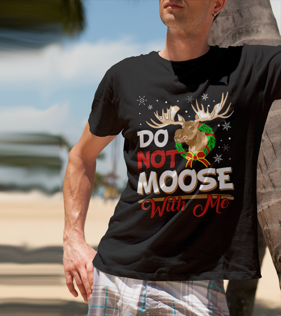 Do Not Moose With Me Funny Christmas Moose Wreath Snowflakes T-Shirt