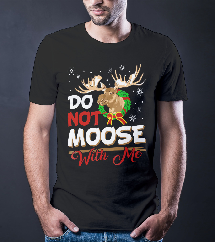 Do Not Moose With Me Funny Christmas Moose Wreath Snowflakes T-Shirt