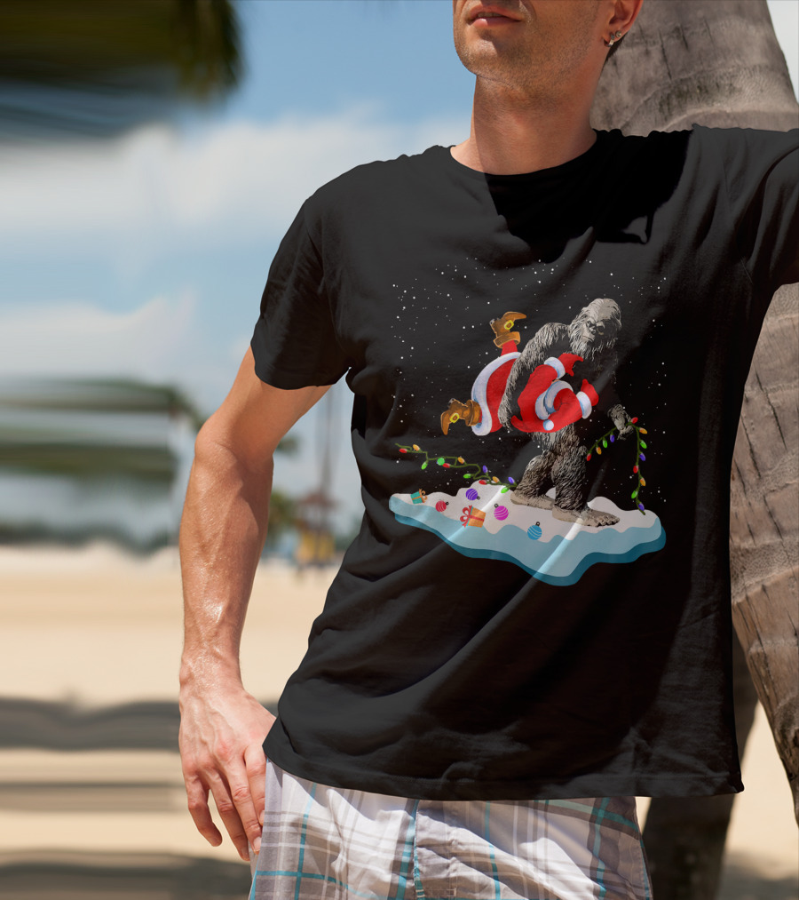 Bigfoot Abducts Santa On Christmas Eve T-Shirt