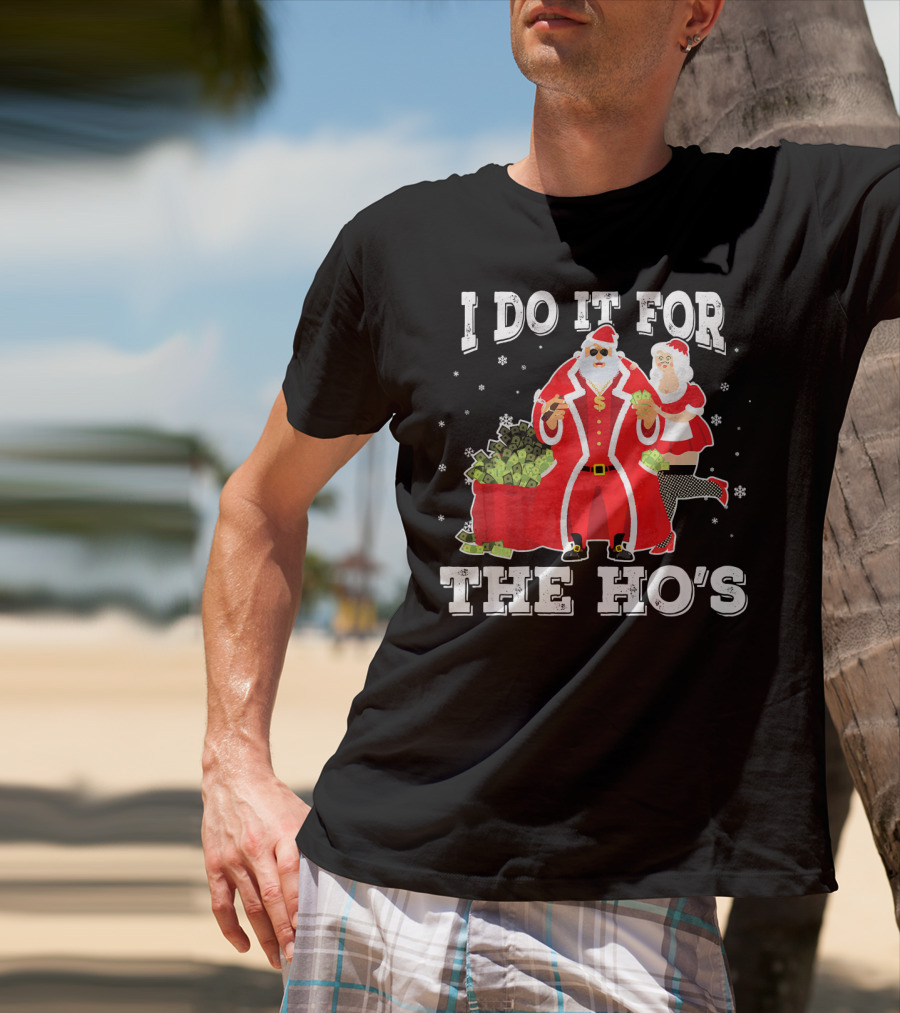 I Do It For The Ho's Santa With Money Bag And Mrs. Claus T-Shirt