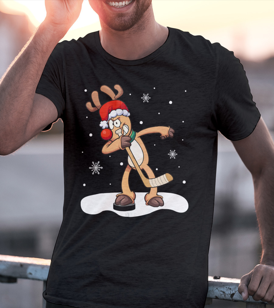 Funny Dabbing Reindeer Playing Ice Hockey Xmas Snowflakes T-Shirt