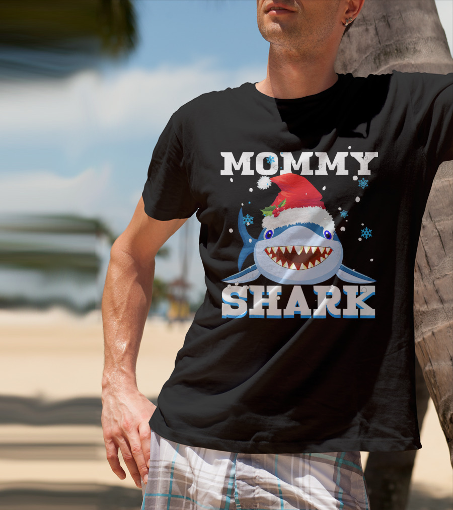 Mommy Shark Santa Hat Christmas Snowflakes T-Shirt