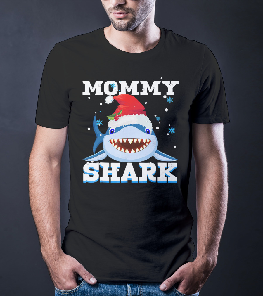 Mommy Shark Santa Hat Christmas Snowflakes T-Shirt