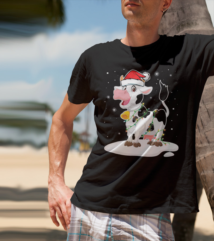 Lovely Cow Santa Xmas Lights On Snowy Tree Scene T-Shirt