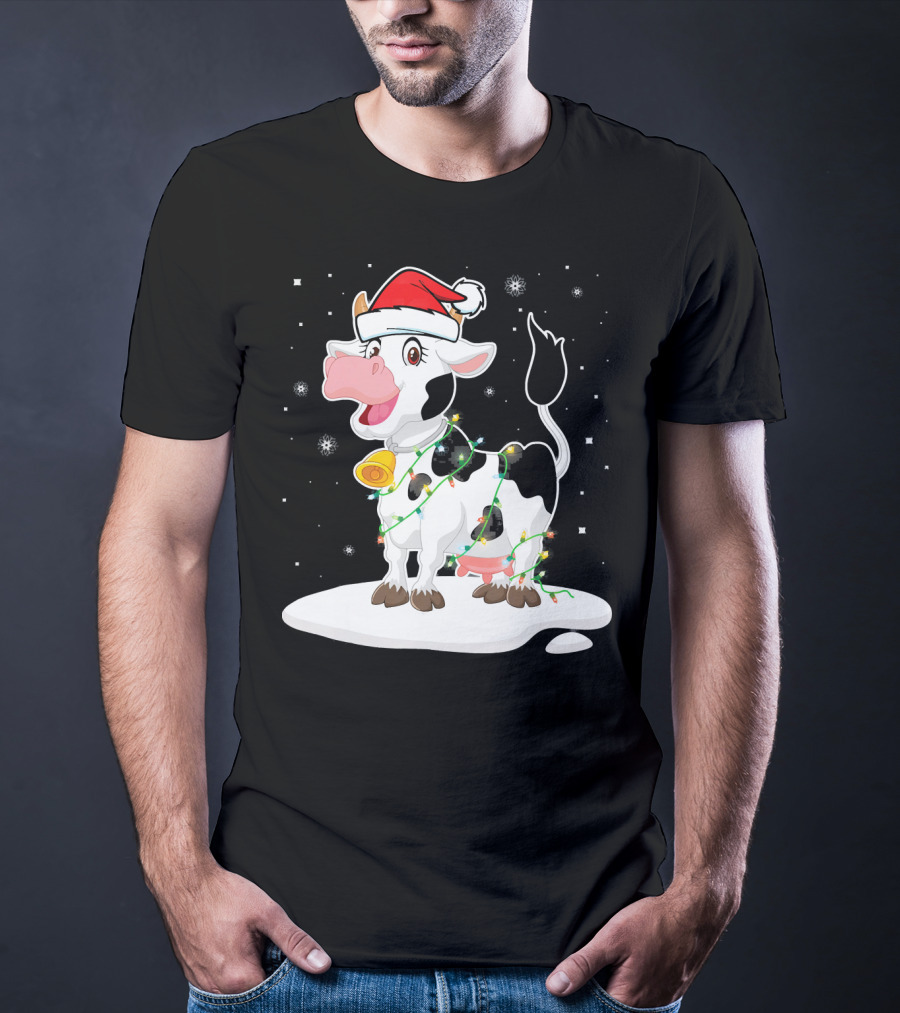 Lovely Cow Santa Xmas Lights On Snowy Tree Scene T-Shirt