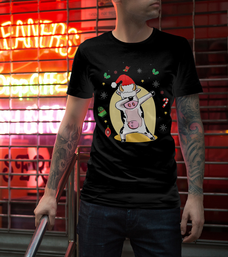Cute Cow Dabbing Merry Santa Hat Christmas Candy Cane Snowflakes T-Shirt