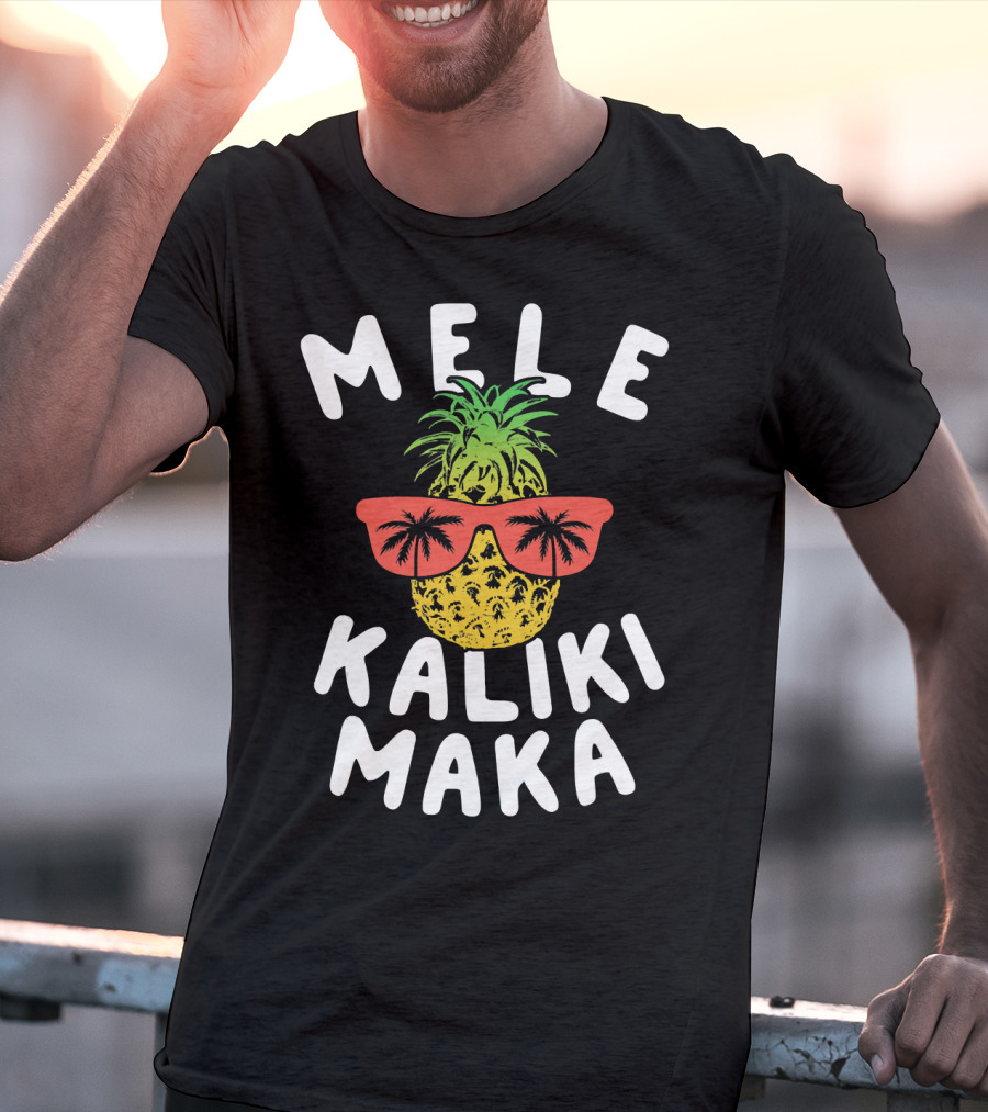 Mele Kalikimaka Pineapple With Sunglasses And Palm Trees T-Shirt