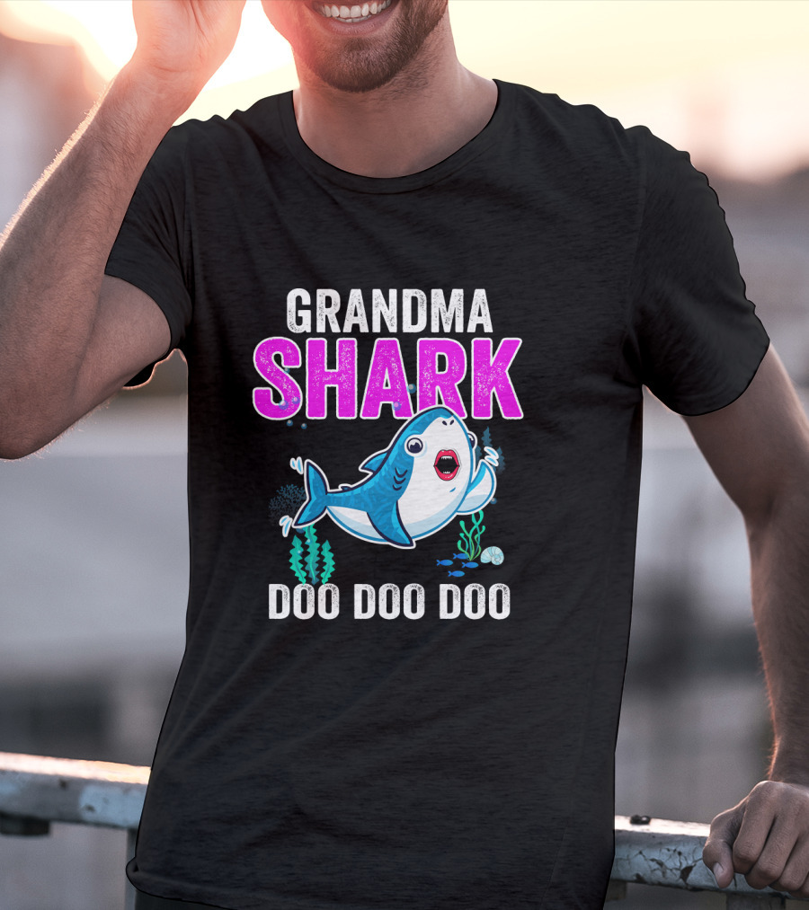 Grandma Shark Doo Doo Doo Christmas T-Shirt
