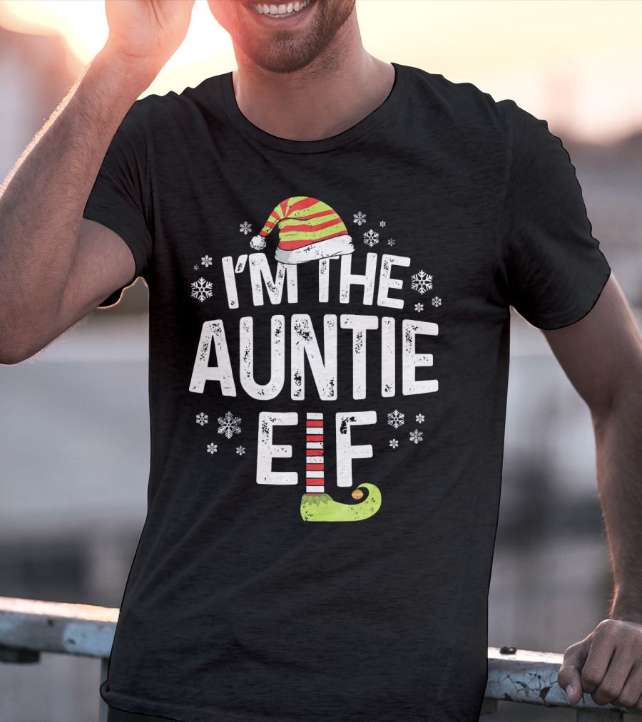 I'm The Auntie Elf Christmas Snowflakes Hat And Green Shoe T-Shirt