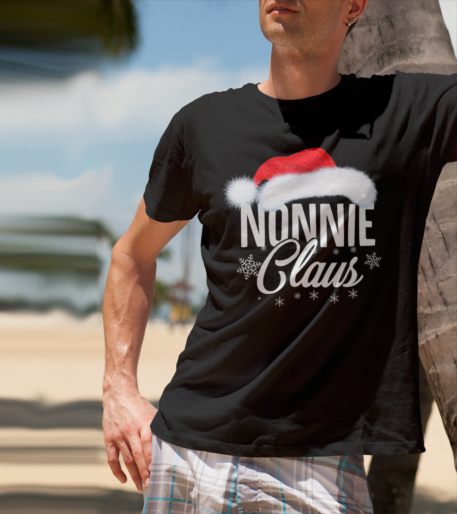 Nonnie Claus Christmas Grandma Santa Hat Snowflakes T-Shirt