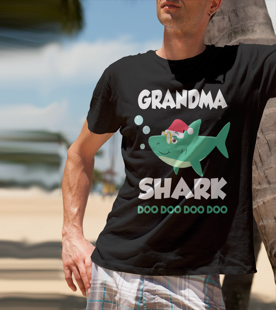 Grandma Shark Christmas Doo Doo Doo Doo Santa Hat T-Shirt