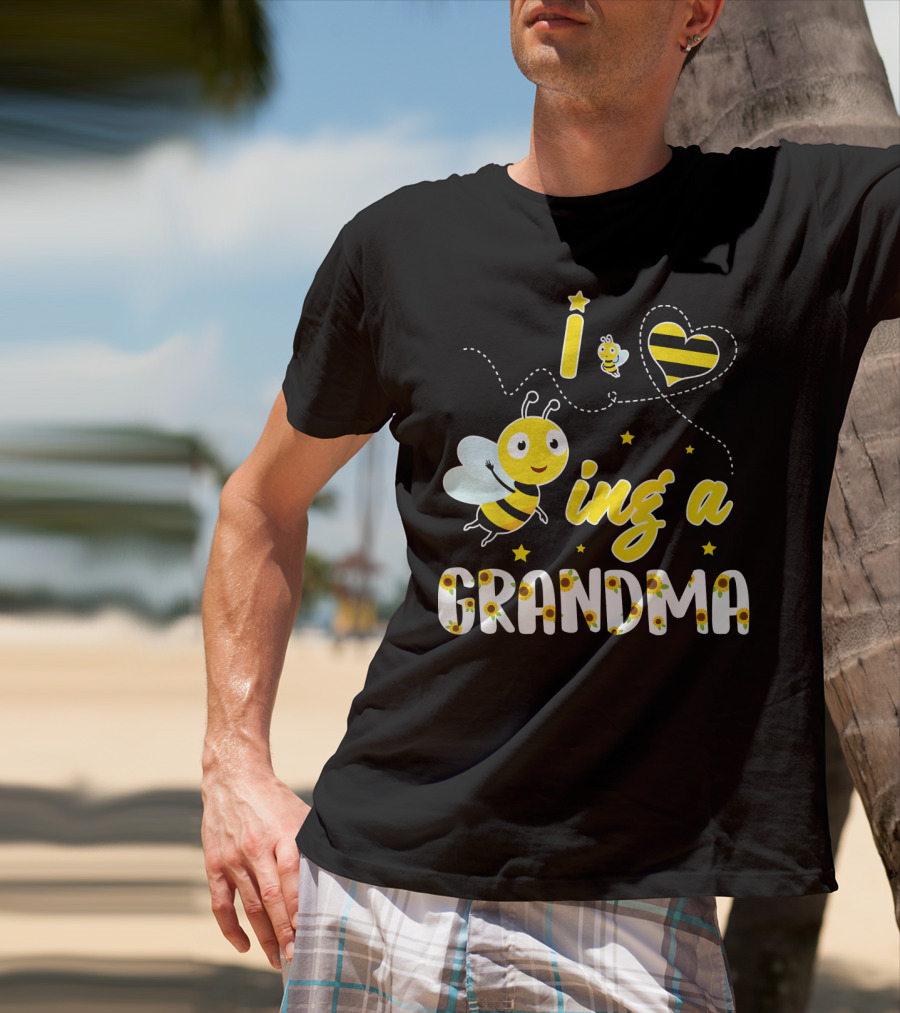 I Love Being A Great Grandma Bee-Themed Funny Family T-Shirt