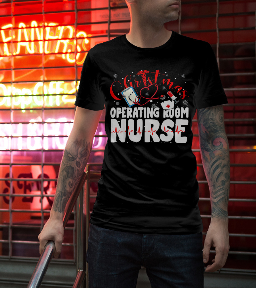 Christmas Operating Room Nurse Stethoscope Syringe Snowflakes T-Shirt