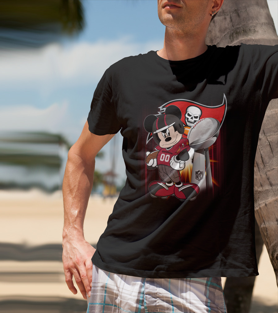 Mickey Buccaneers Nfl Super Bowl Trophy Football Fan Character With Logo And Skull T-Shirt