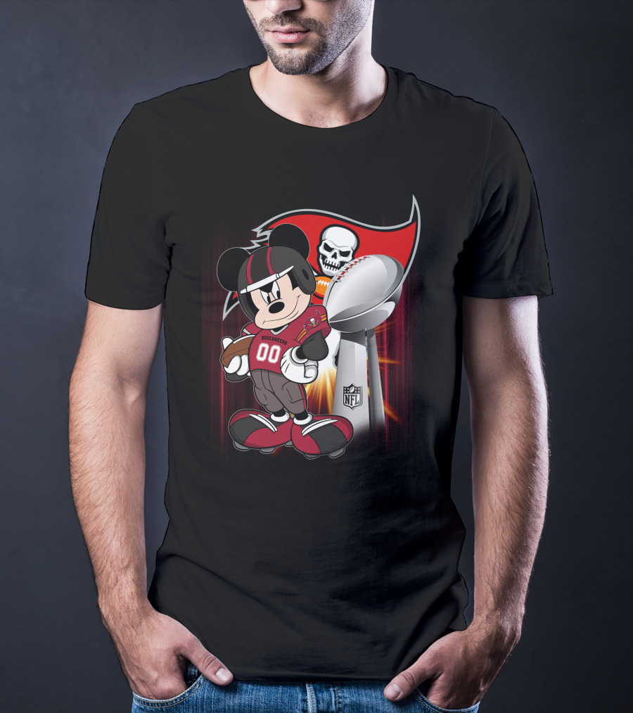 Mickey Buccaneers Nfl Super Bowl Trophy Football Fan Character With Logo And Skull T-Shirt